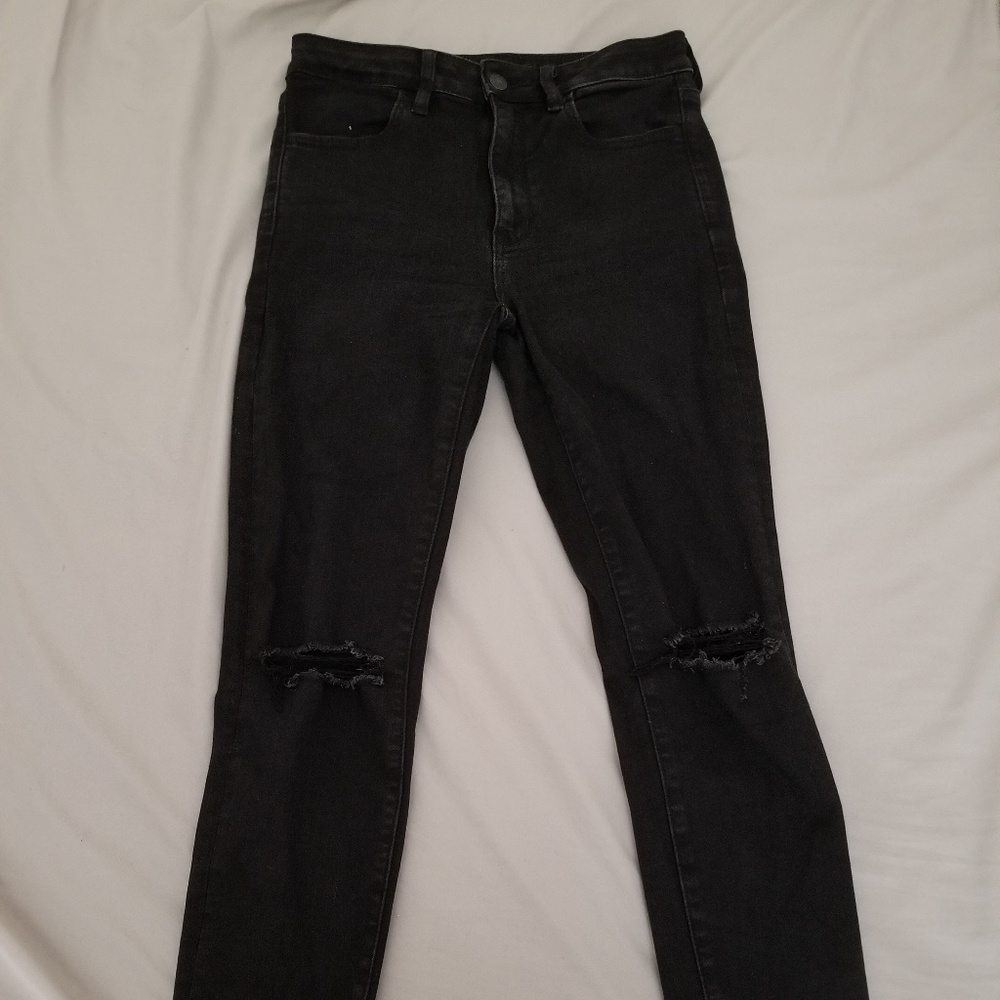 High Rise American Eagle Size 6 Ripped Knee Jeans
